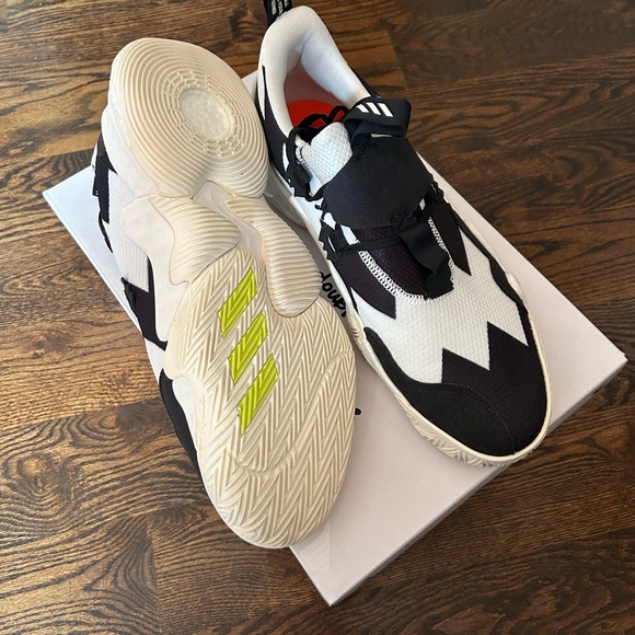 Trae Young 1s. - Picture 2 of 4